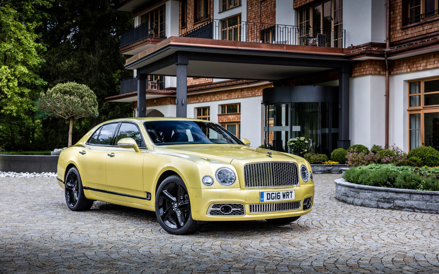 Comparison Bentley Mulsanne Speed 2018 Vs Bmw 6